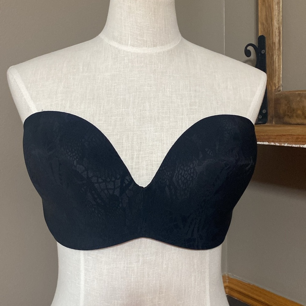 Chirrupy chief black strapless bra size 40D